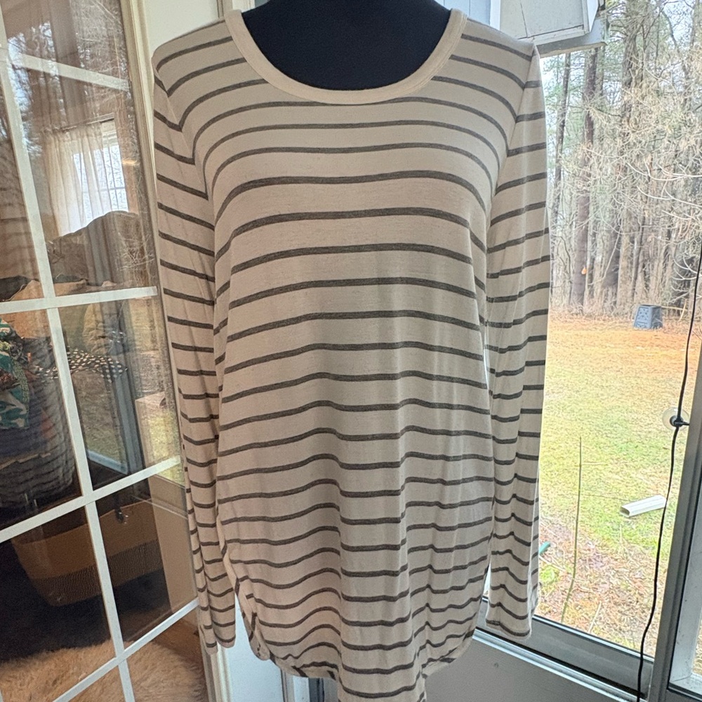 Market & Spruce Cream and Gray Striped Long Sleeve Tee